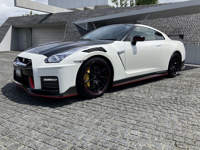 NISSAN GT-R 2022