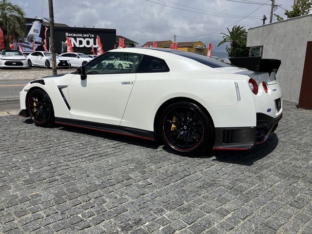 NISSAN GT-R 2022