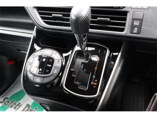 TOYOTA VOXY 4WD 2020