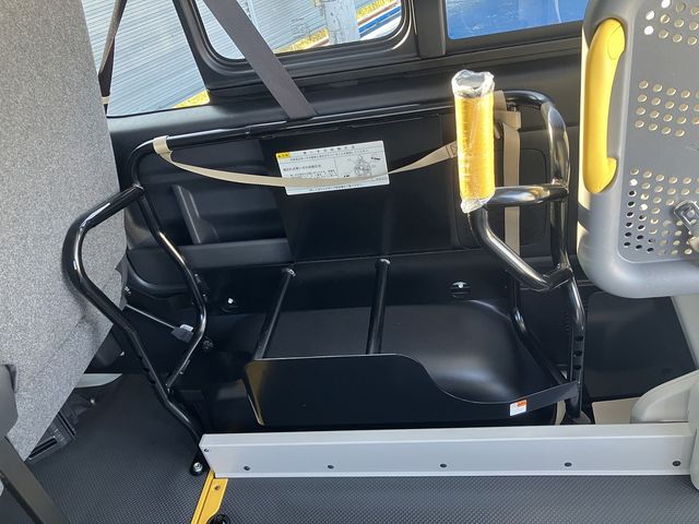 TOYOTA HIACE van 4WD 2016