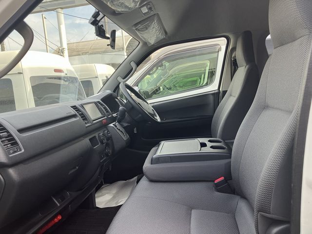 TOYOTA HIACE van 4WD 2016