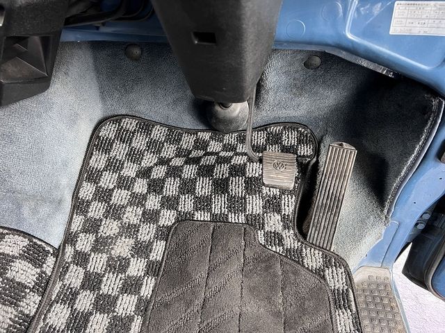 VOLKSWAGEN VOLKSWAGEN CARRAVEL 1990