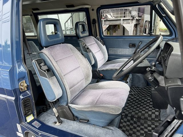 VOLKSWAGEN VOLKSWAGEN CARRAVEL 1990