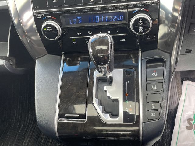 TOYOTA VELLFIRE 2015