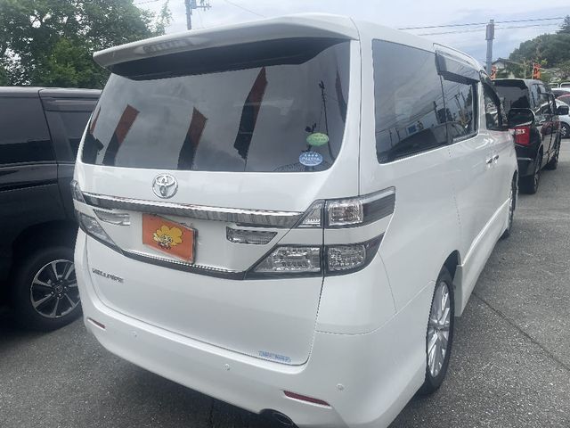 TOYOTA VELLFIRE 2013