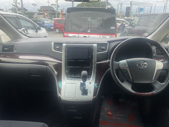 TOYOTA VELLFIRE 2013