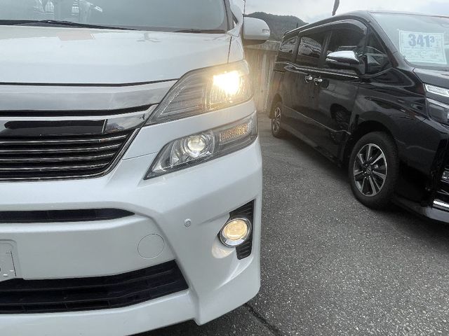 TOYOTA VELLFIRE 2013
