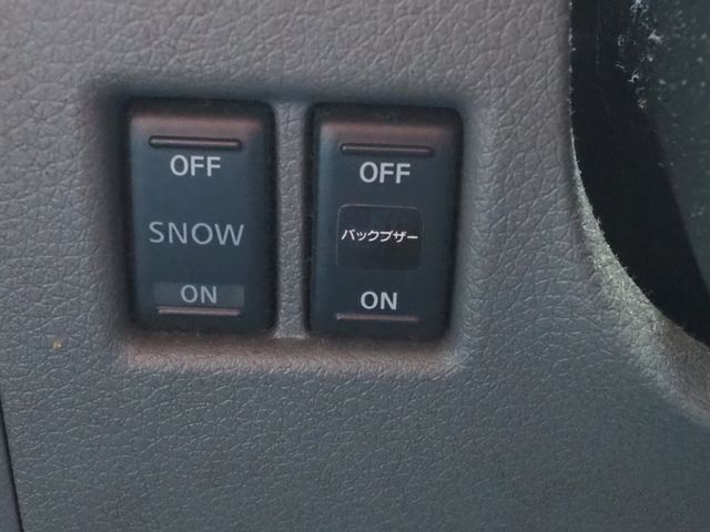 NISSAN NV350 CARAVAN 2013