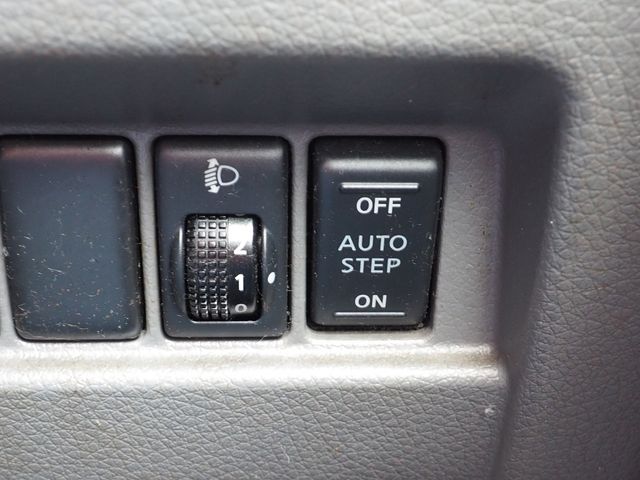 NISSAN NV350 CARAVAN 2013