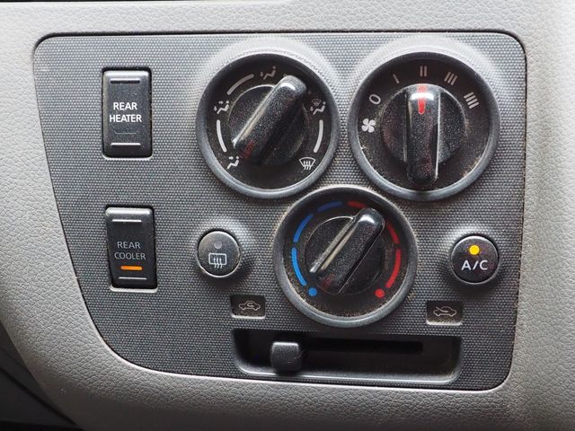 NISSAN NV350 CARAVAN 2013