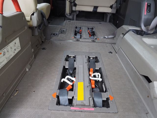 NISSAN NV350 CARAVAN 2013