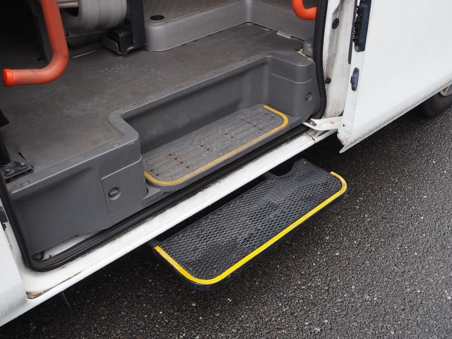 NISSAN NV350 CARAVAN 2013