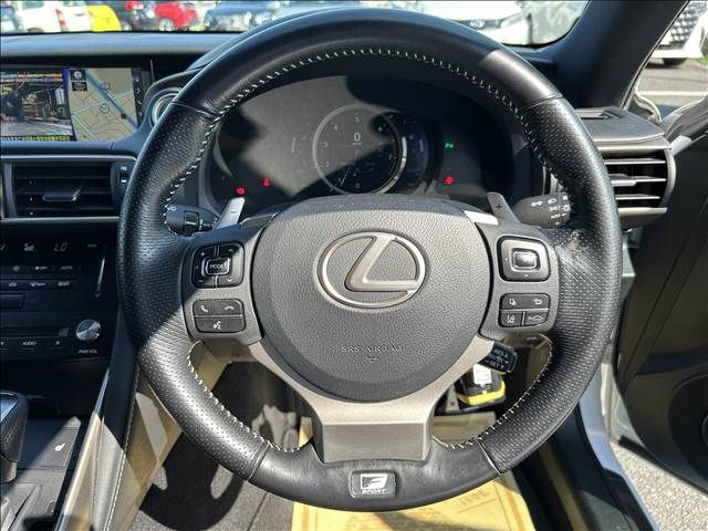 TOYOTA LEXUS IS200t 2017