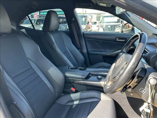 TOYOTA LEXUS IS200t 2017