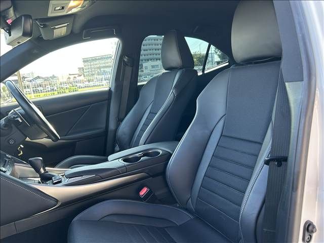 TOYOTA LEXUS IS200t 2017