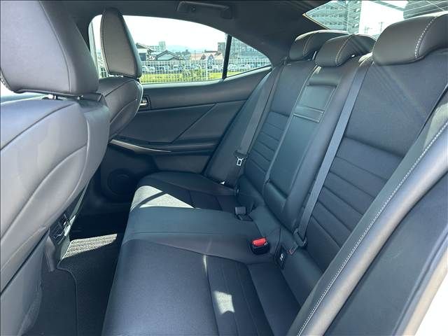 TOYOTA LEXUS IS200t 2017