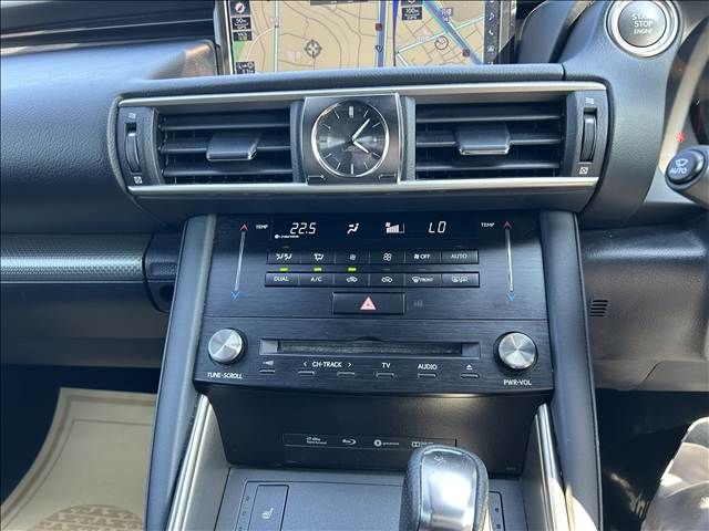 TOYOTA LEXUS IS200t 2017