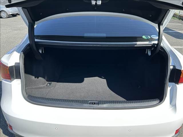 TOYOTA LEXUS IS200t 2017