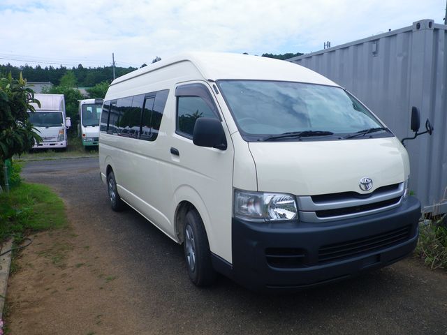 TOYOTA HIACE COMMUTER 2010