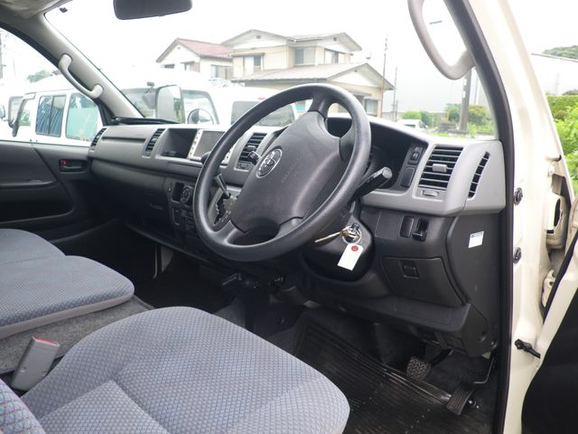 TOYOTA HIACE COMMUTER 2010