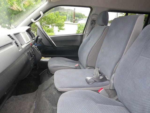 TOYOTA HIACE COMMUTER 2010