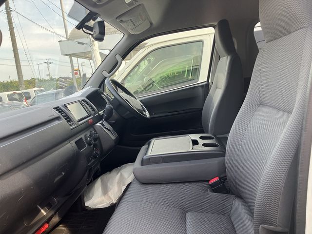 TOYOTA REGIUSACE van 4WD 2017