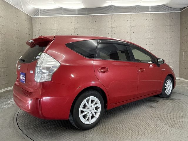 TOYOTA PRIUS Alpha 2013