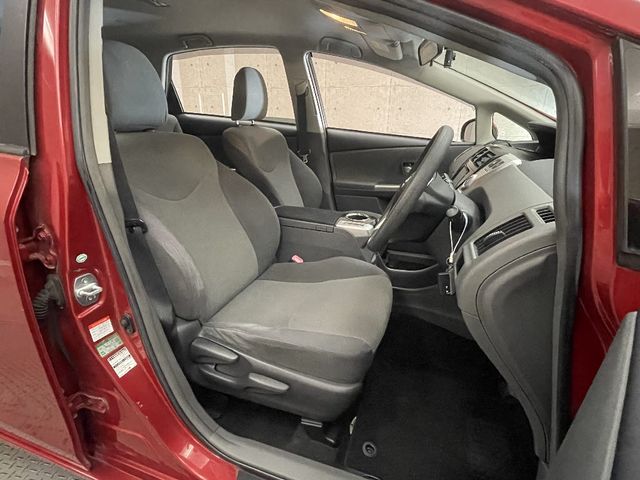 TOYOTA PRIUS Alpha 2013