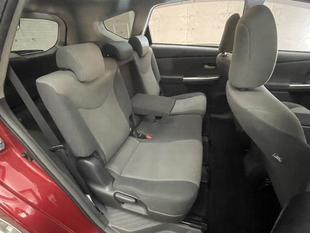 TOYOTA PRIUS Alpha 2013