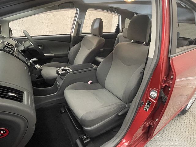 TOYOTA PRIUS Alpha 2013