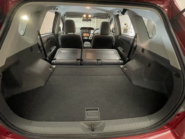 TOYOTA PRIUS Alpha 2013