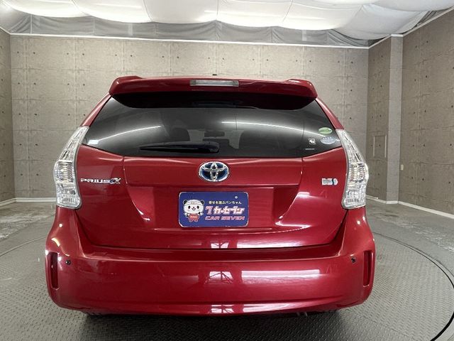 TOYOTA PRIUS Alpha 2013