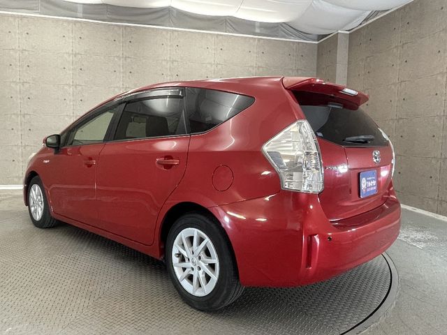 TOYOTA PRIUS Alpha 2013