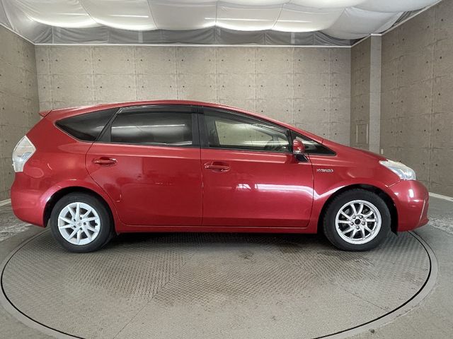 TOYOTA PRIUS Alpha 2013