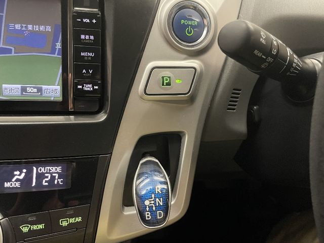 TOYOTA PRIUS Alpha 2013