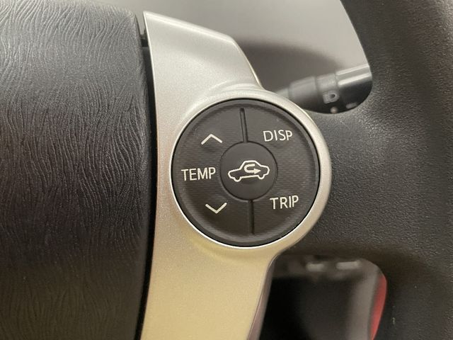 TOYOTA PRIUS Alpha 2013