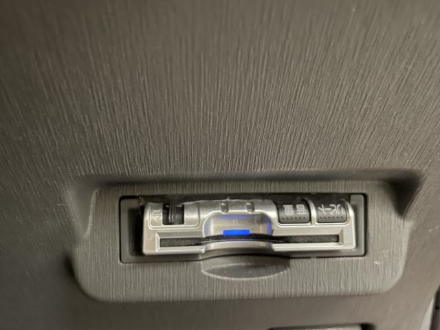 TOYOTA PRIUS Alpha 2013