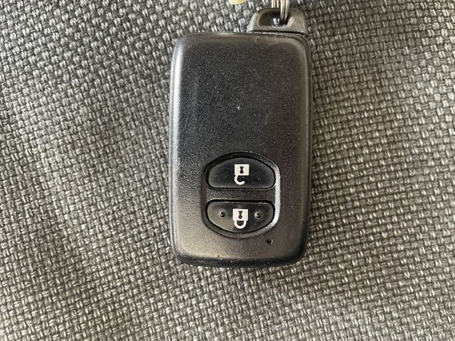 TOYOTA PRIUS Alpha 2013