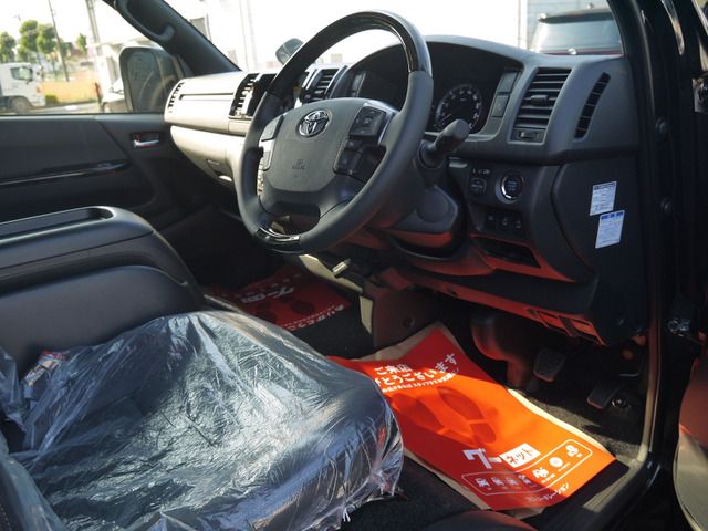 TOYOTA HIACE van 4WD 2025