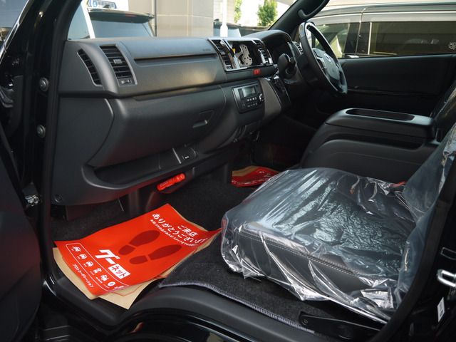 TOYOTA HIACE van 4WD 2025