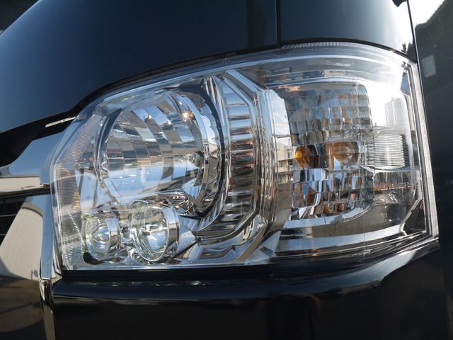 TOYOTA HIACE van 4WD 2025