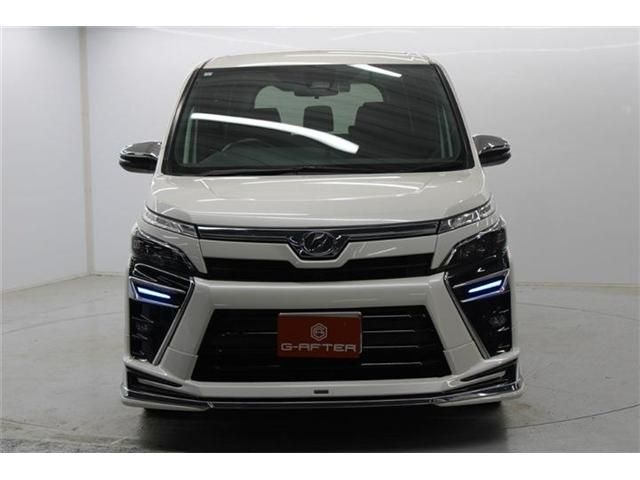 TOYOTA VOXY 2019