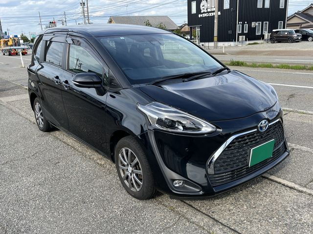 TOYOTA SIENTA HYBRID 2021