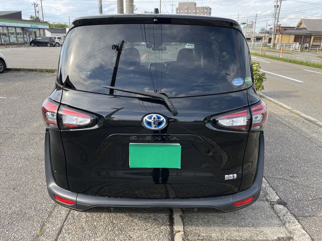 TOYOTA SIENTA HYBRID 2021