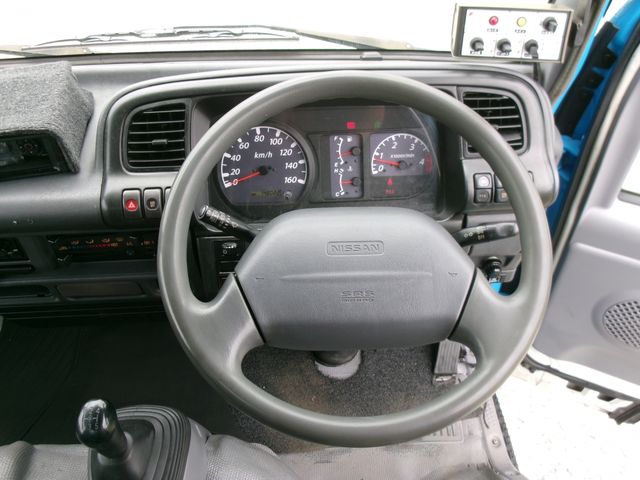 NISSAN ATLAS 2006