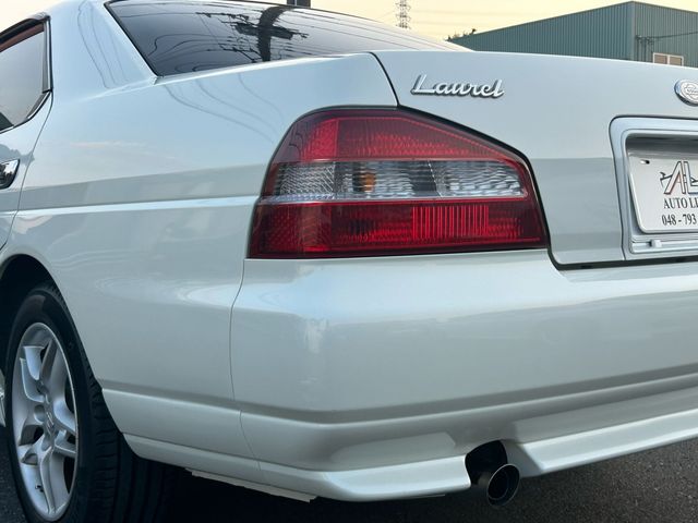 NISSAN LAUREL 2000