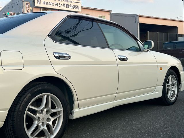 NISSAN LAUREL 2000