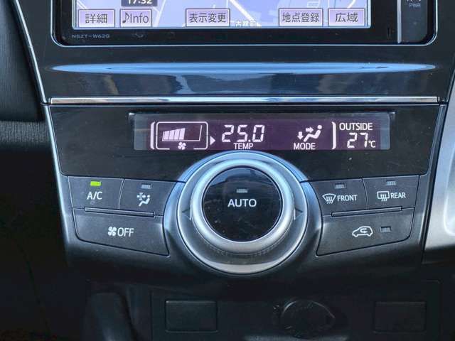 TOYOTA PRIUS Alpha 2015