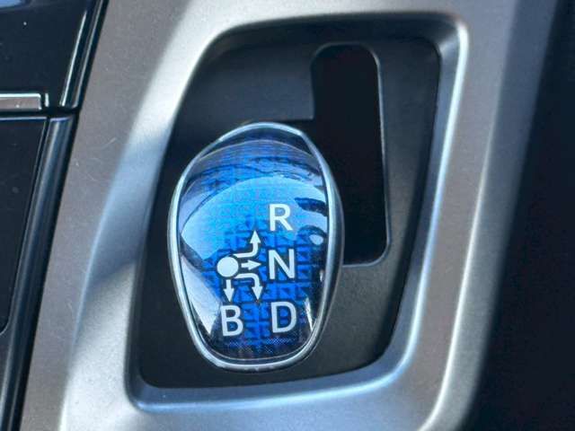 TOYOTA PRIUS Alpha 2015