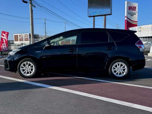 TOYOTA PRIUS Alpha 2015